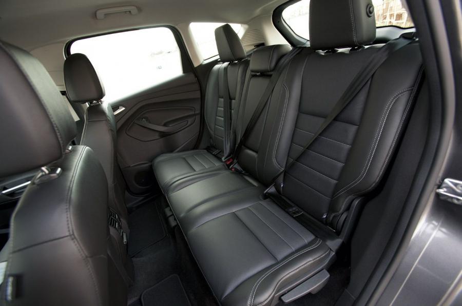  Ford C-Max Hybrid 2013 года  (фото 16 из 35)